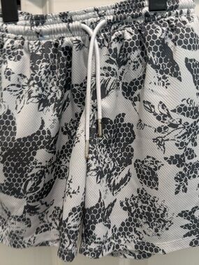 The Drip Shop a Black & White Floral Drawstring Shorts